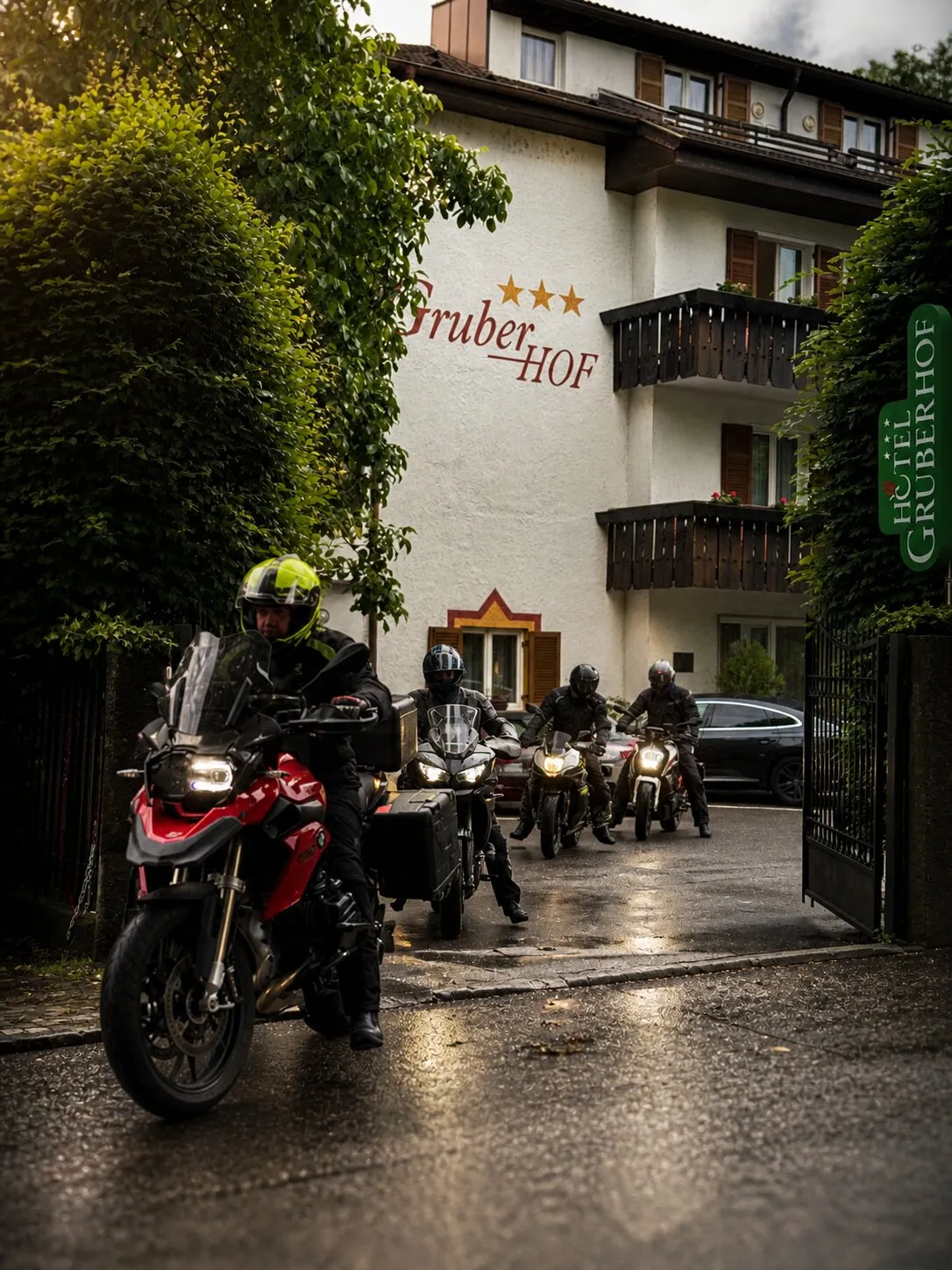 Motorrad-Tour der Touristik-Sparte auf einer Bergstraße